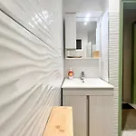 Апартаменты Sonia's Skg 3 Bedroom Family - Near Metro *
