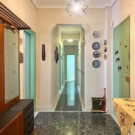 Sonia's Skg 3 Bedroom Family - Near Metro Apartment