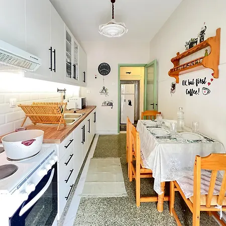 Apartmán Sonia's Skg 3 Bedroom Family - Near Metro *