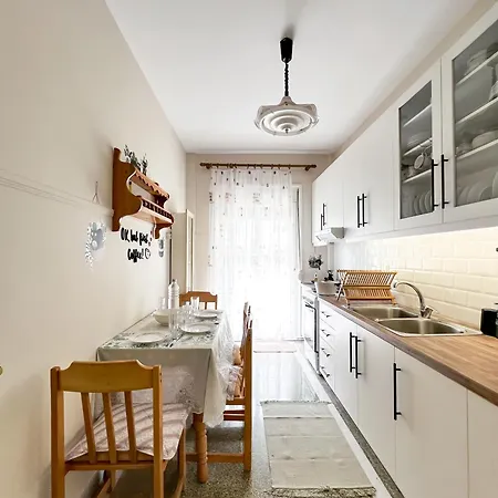 Sonia's Skg 3 Bedroom Family - Near Metro *