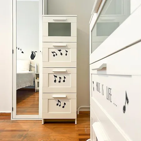Sonia's Skg 3 Bedroom Family - Near Metro Apartmán *