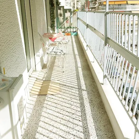 Sonia's Skg 3 Bedroom Family - Near Metro Apartment