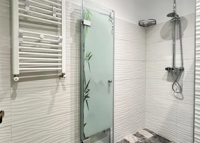 Sonia's Skg 3 Bedroom Family - Near Metro شقة سالونيك